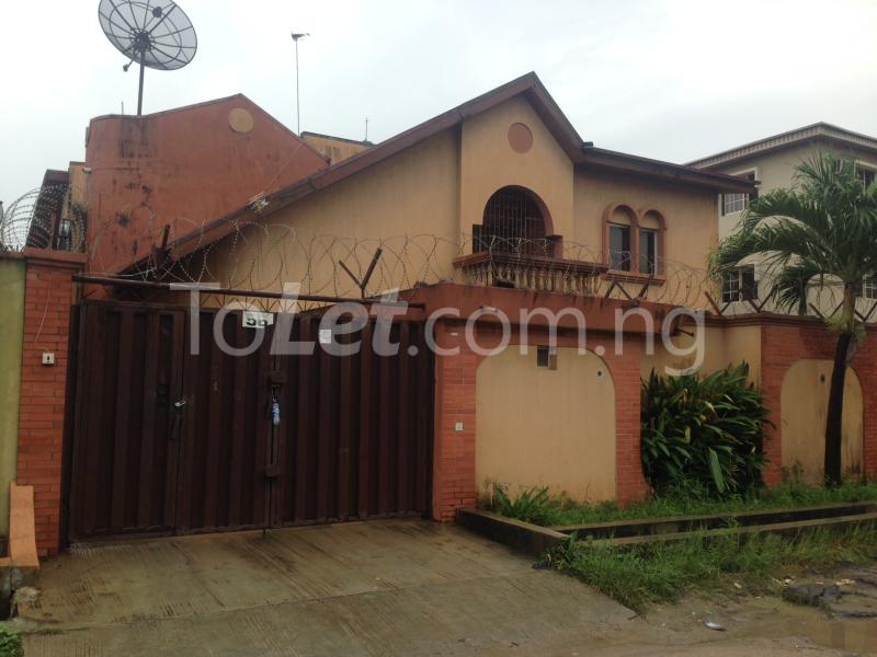 4 bedroom House for rent Felly Akurunmwa Street Ago palace Okota Lagos