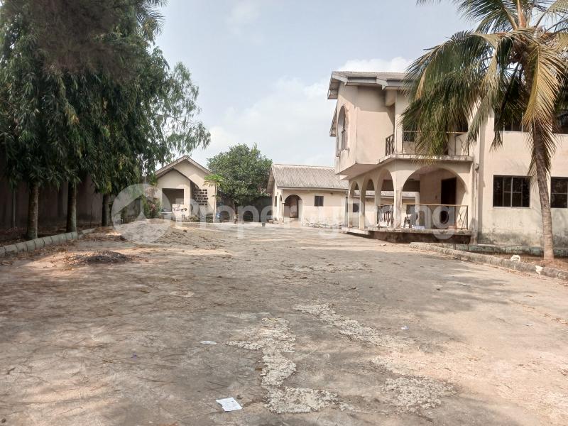 8 bedroom House for sale Near Absuth/ Royal Valley Hotel Umuimo Umueze Osisioma Abia