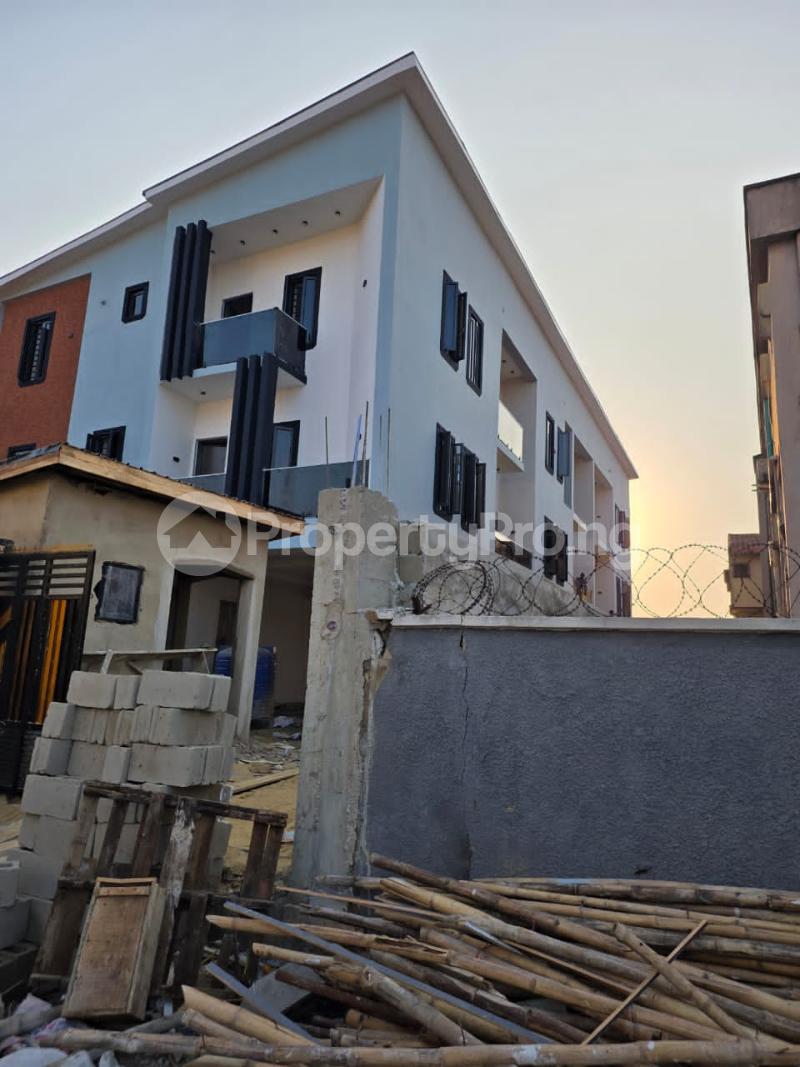 5 bedroom Flat / Apartment for sale Ajao Estate, Airport Road Ikeja Lagos