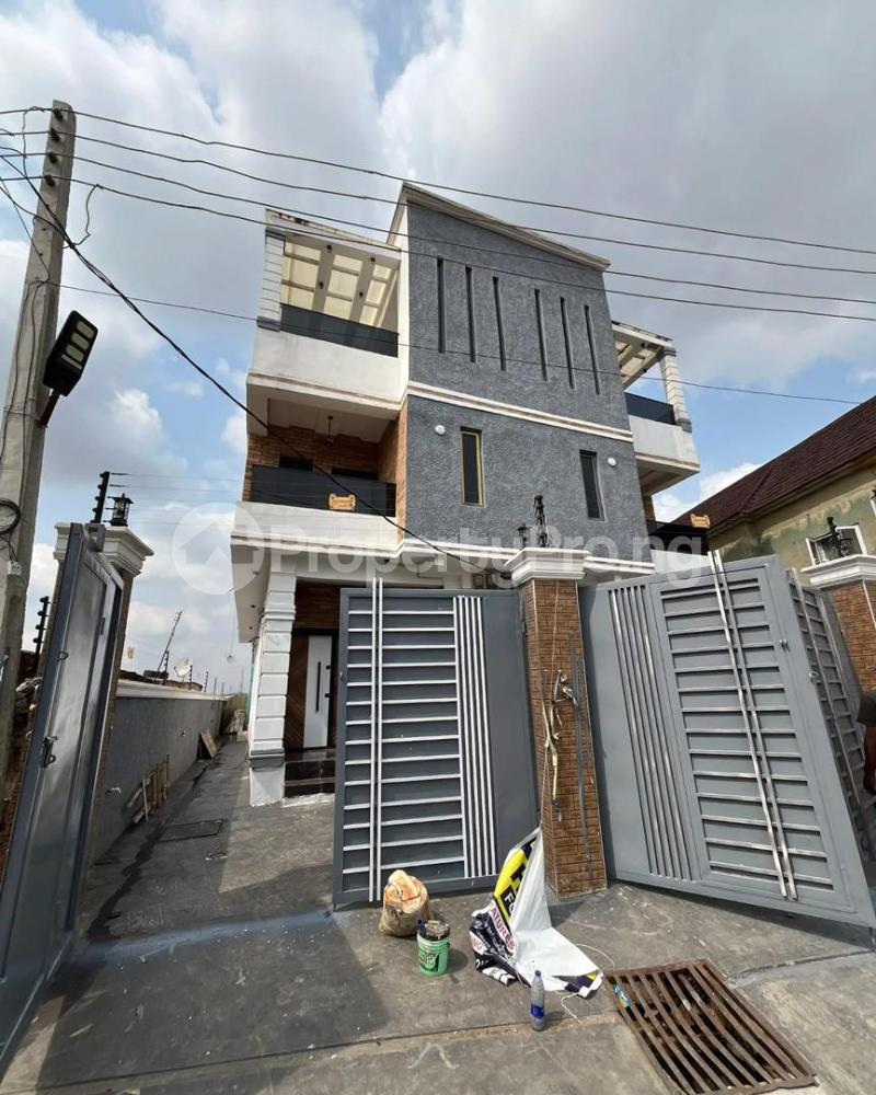 4 bedroom House for sale Phase 2 Ogudu Lagos