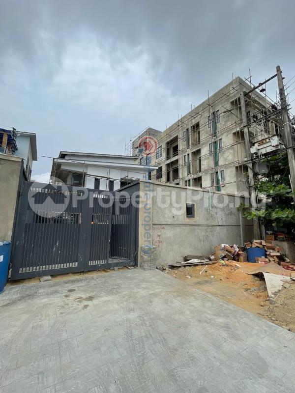 10 bedroom Flat / Apartment for rent Gated Estate Off T.f. Kuboye, Maruwa, Lekki Phase 1 Lekki Phase 1 Lekki Lagos