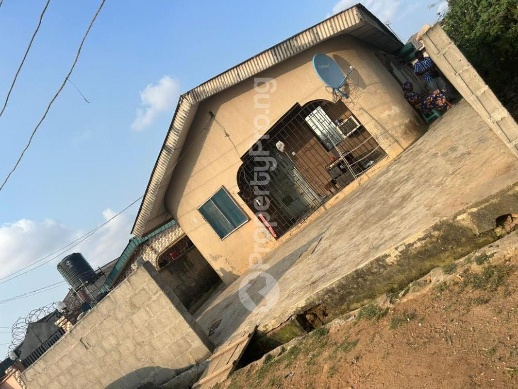 House for sale Off Isuti Road Ikotun/Igando Lagos