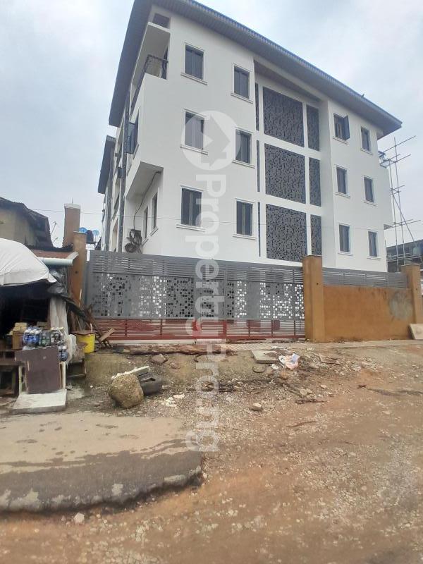 1 bedroom House for sale 5 Minutes Drive To Unilag Akoka Yaba Lagos