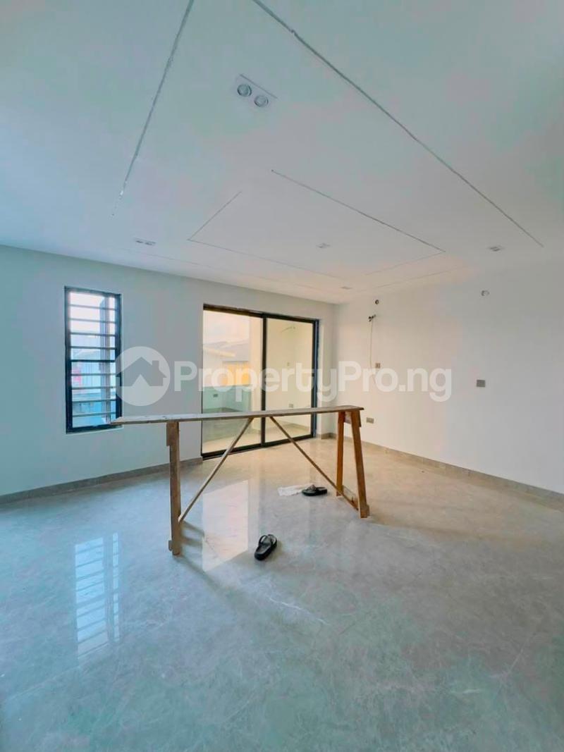 4 bedroom House for sale Yaba Lagos