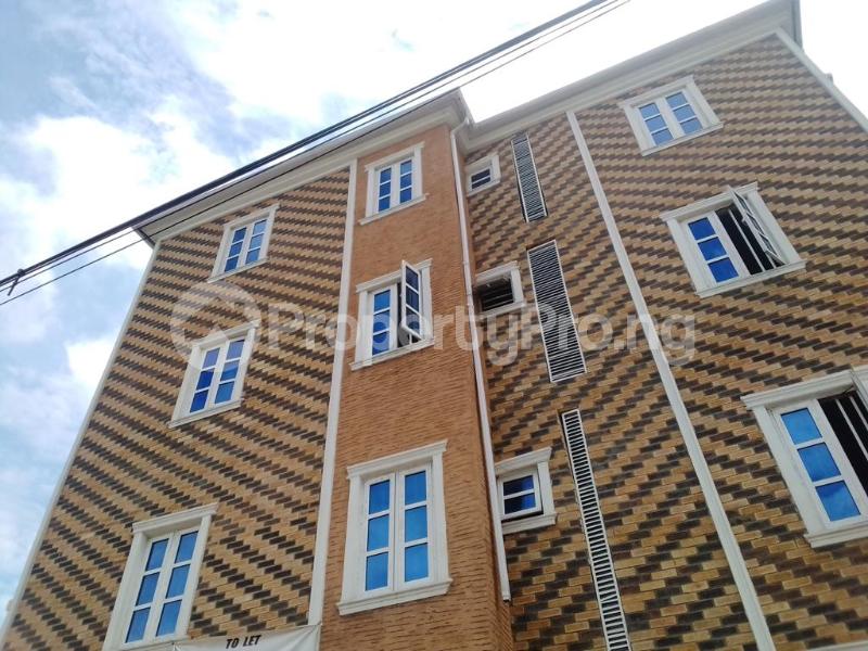 2 bedroom Flat / Apartment for rent Close To The Bustop Adekunle Yaba Lagos