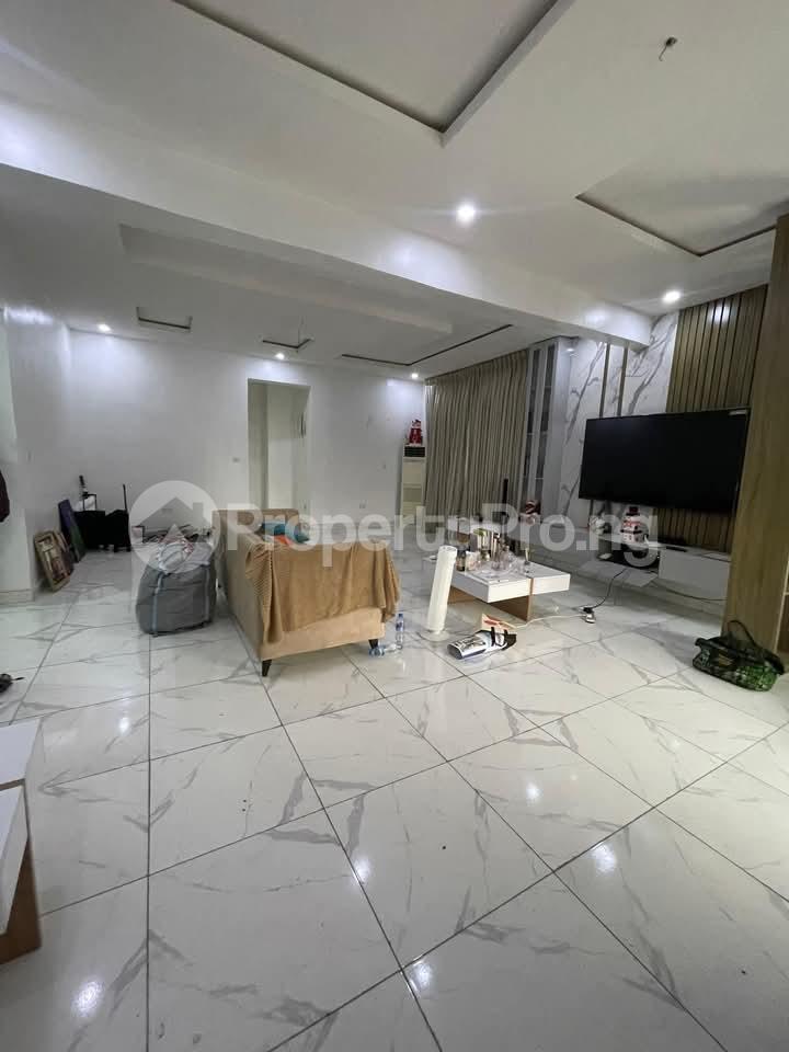 4 bedroom Flat / Apartment for sale Yabatech Gra Yaba Lagos