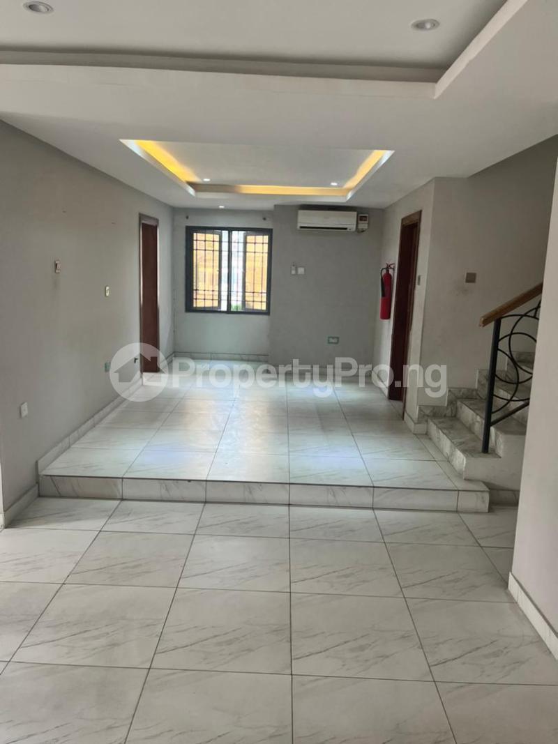 4 bedroom House for rent Off Pinnacle Petrol Station, Lekki Lagos