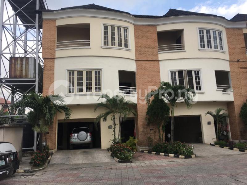 4 bedroom House for sale Lavender Court Estate, Yaba, Lagos. Yaba Lagos
