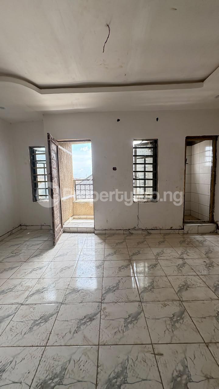 1 bedroom Flat / Apartment for rent Off Pedro Road, Shomolu, Lagos. Shomolu Lagos