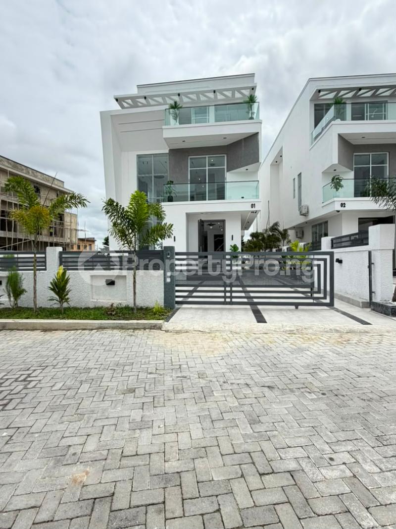 5 bedroom House for sale In A Secure Estate In Osapa Osapa london Lekki Lagos