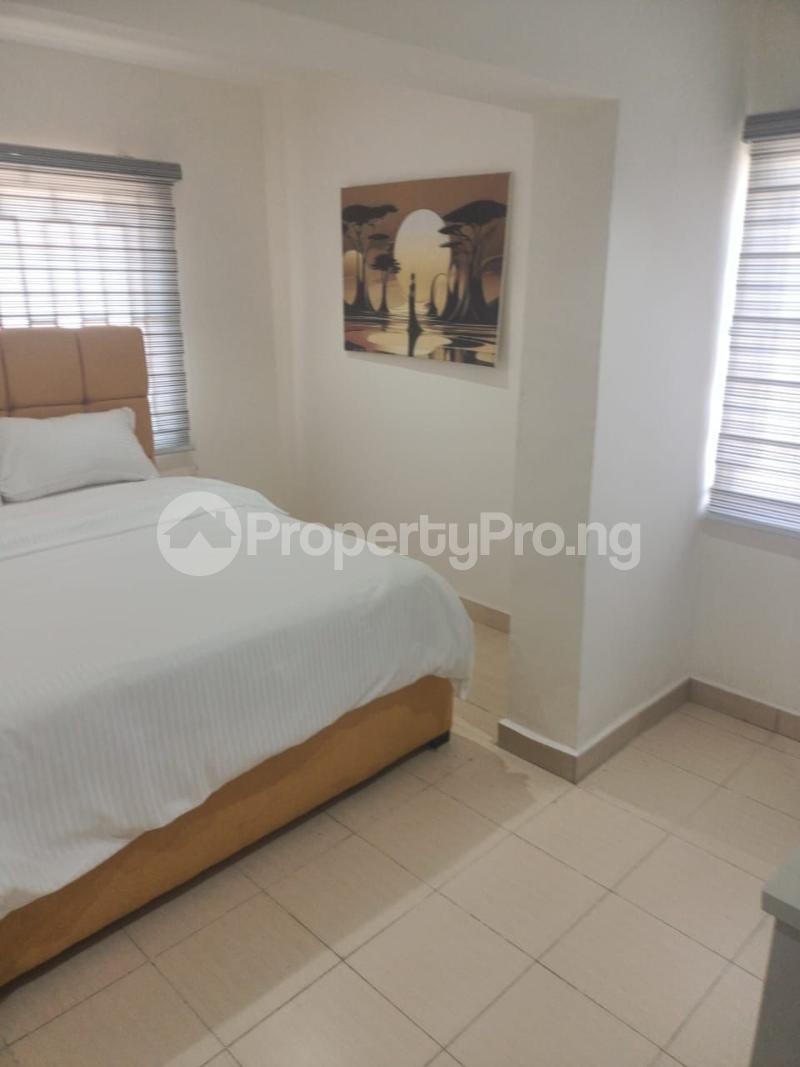 6 bedroom Flat / Apartment for rent Ilupeju Ilupeju Lagos