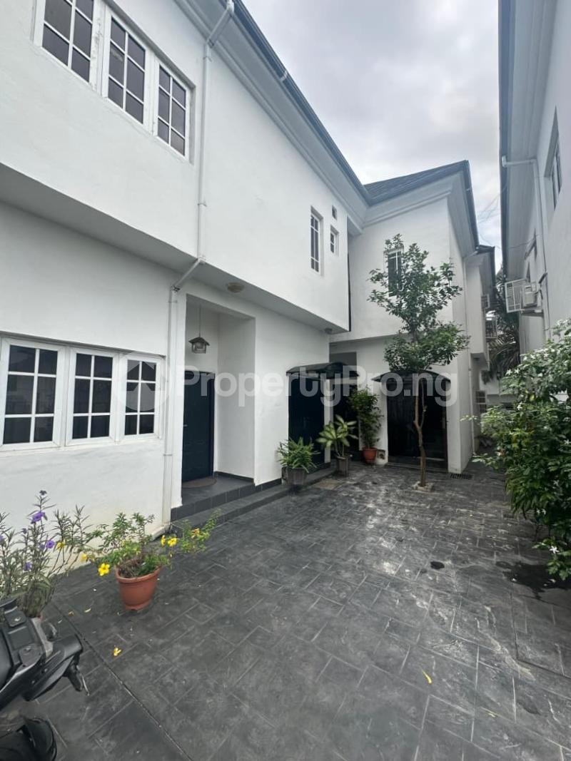 2 bedroom House for rent Lekki Phase 1 Lekki Lagos