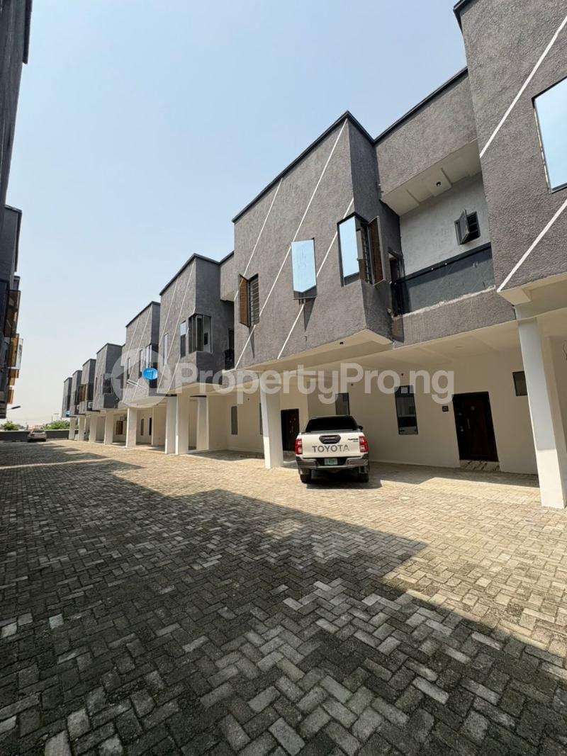 4 bedroom House for rent General Paint Sangotedo Lagos