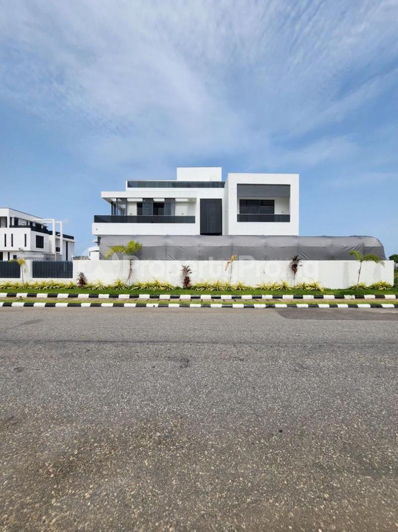 5 bedroom House for sale Pinnock Beach Estate, Osapa london Lekki Lagos