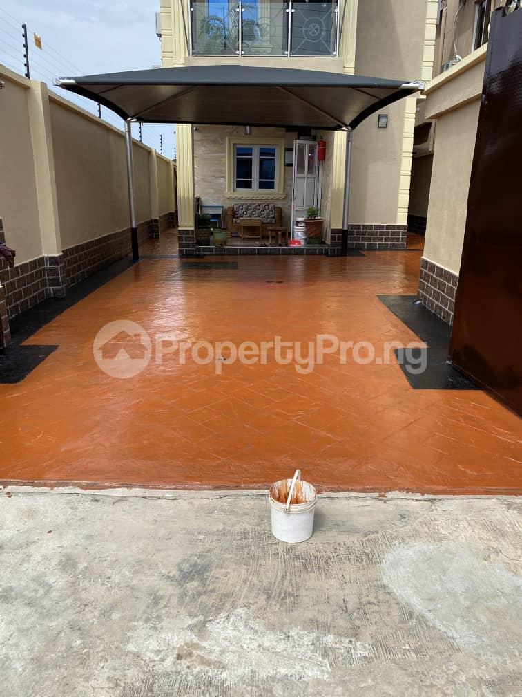 5 bedroom House for sale Z Magodo Kosofe/Ikosi Lagos