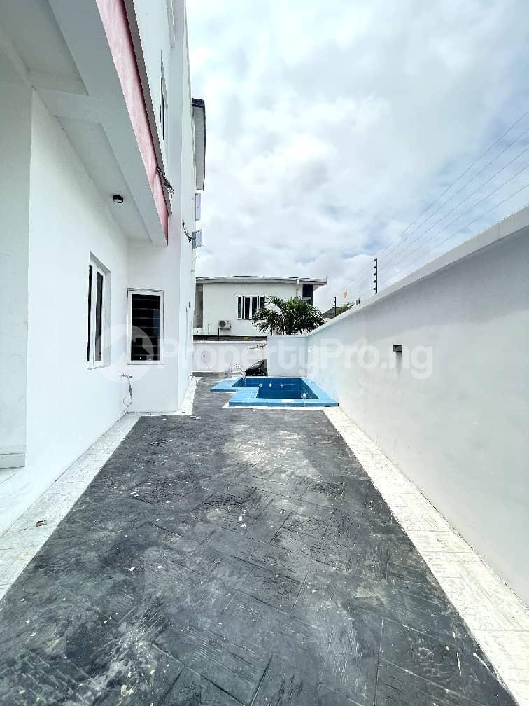 6 bedroom House for sale Chevron Lekki Lagos