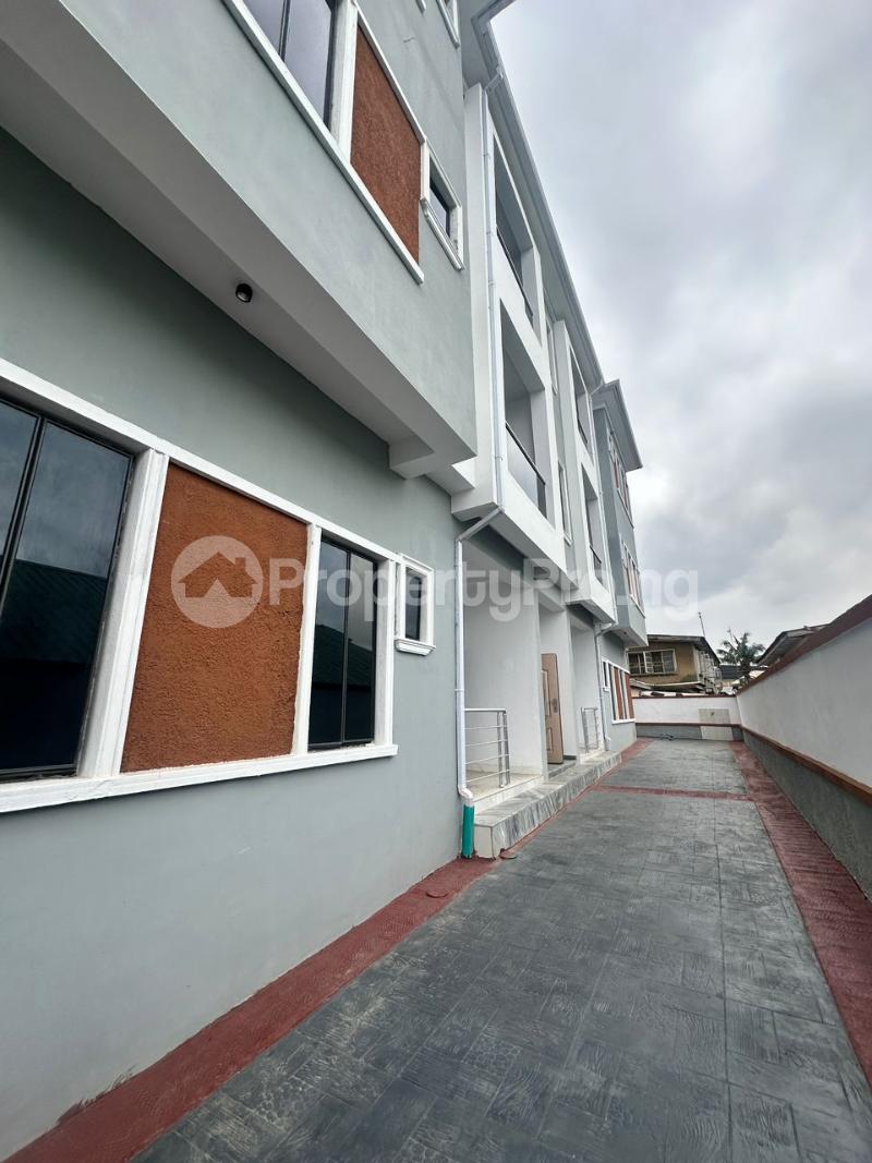3 bedroom Flat / Apartment for sale Aguda Surulere Lagos