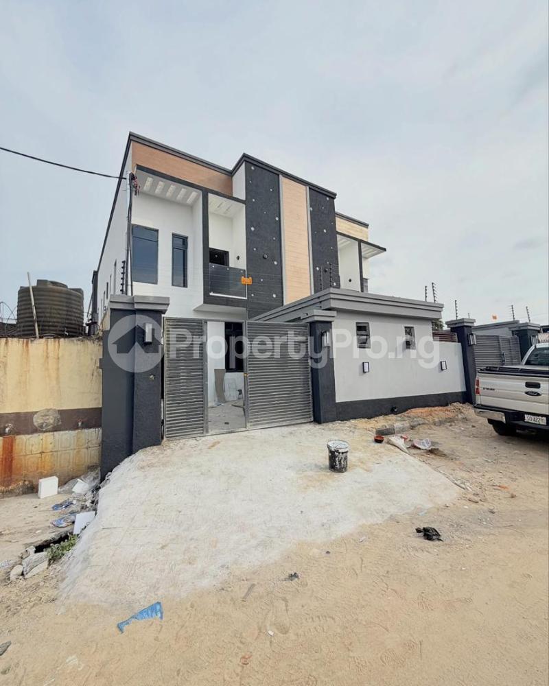 4 bedroom House for sale  Surulere Lagos