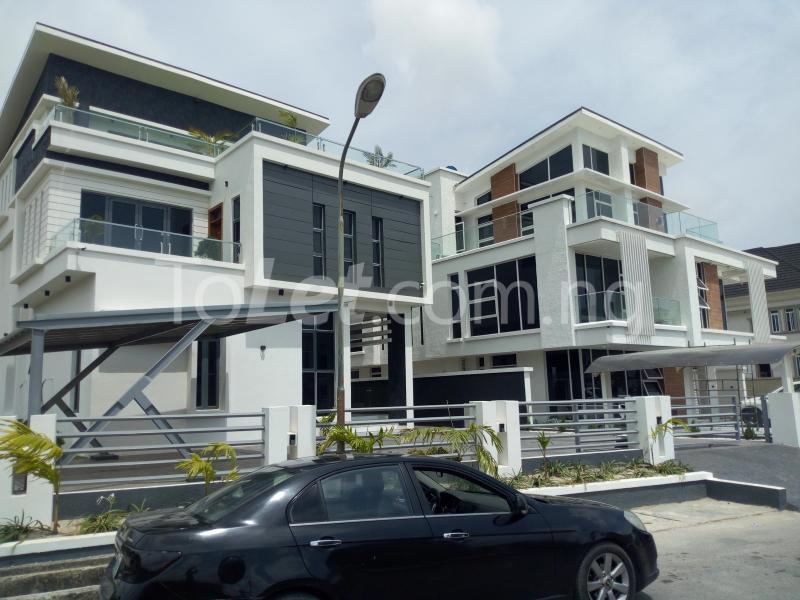 5 bedroom House for sale Acadia Groove Estate, Mobile Road Osapa london Lekki Lagos