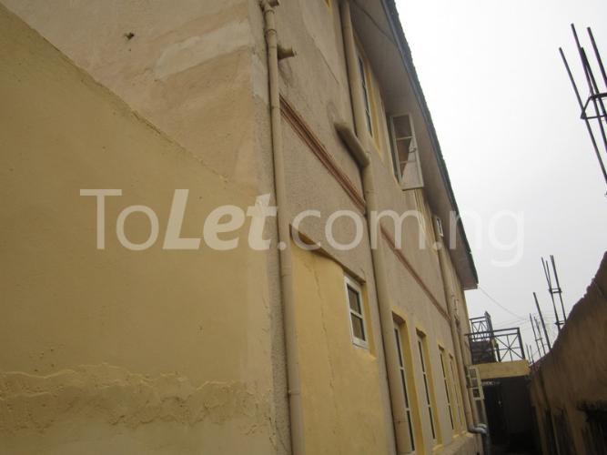 2 bedroom Flat / Apartment for rent Queen Street Alagomeji, Yaba Yaba Lagos