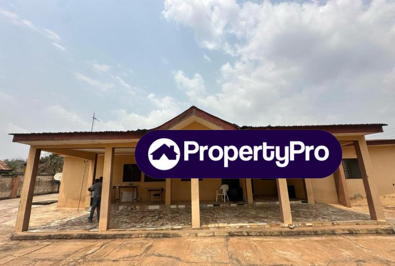 6 bedroom House for sale Oba Ile, Akure Ondo