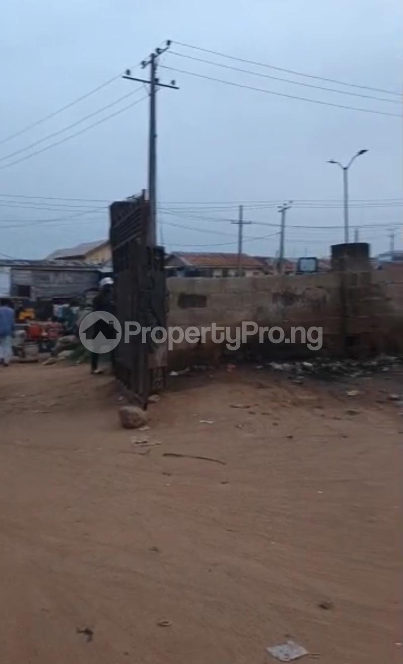 Land for sale New Garage, Along Akala Express, Ibadan. Akala Express Ibadan Oyo