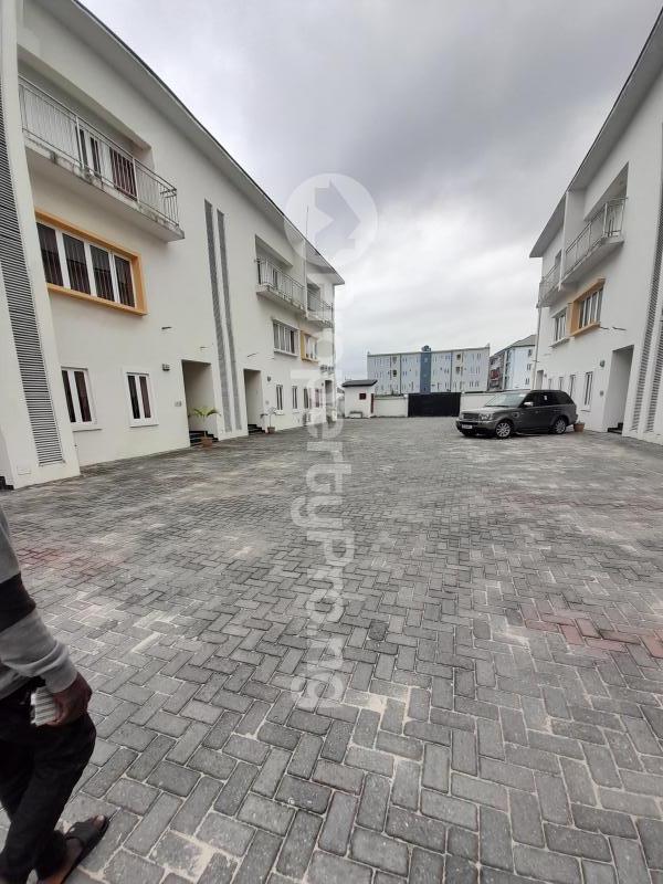4 bedroom House for sale Orchid Road Lekki Lagos
