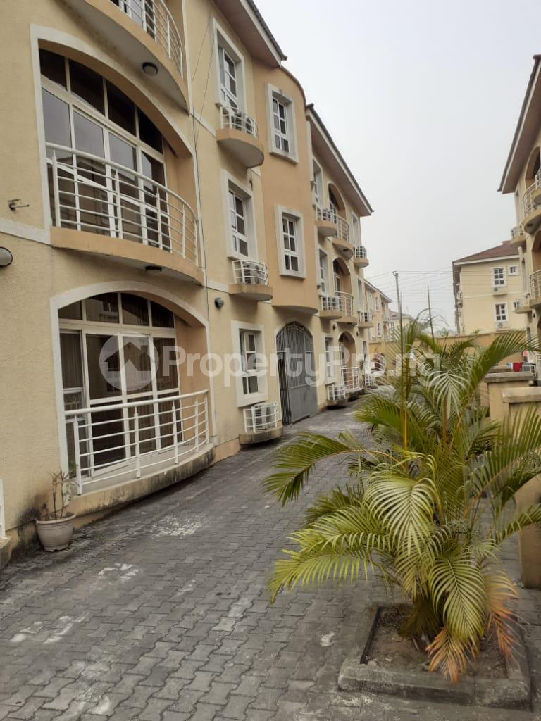 3 bedroom House for rent Milverton Court Osapa london Lekki Lagos
