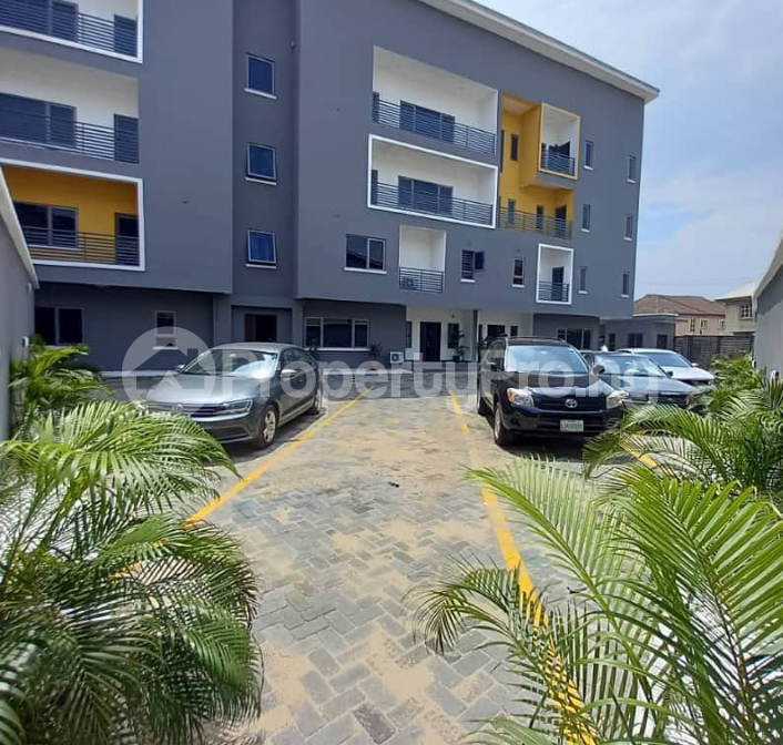 4 bedroom Flat / Apartment for sale Atunrase Medina Gbagada Lagos