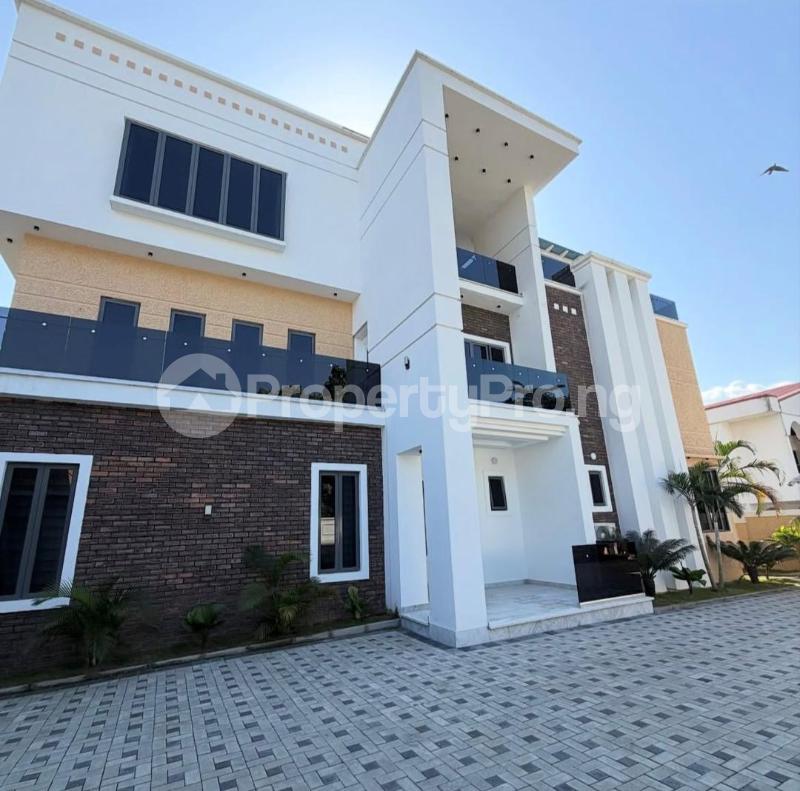 8 bedroom House for sale Off Aminu Kano Wuse 2 Abuja