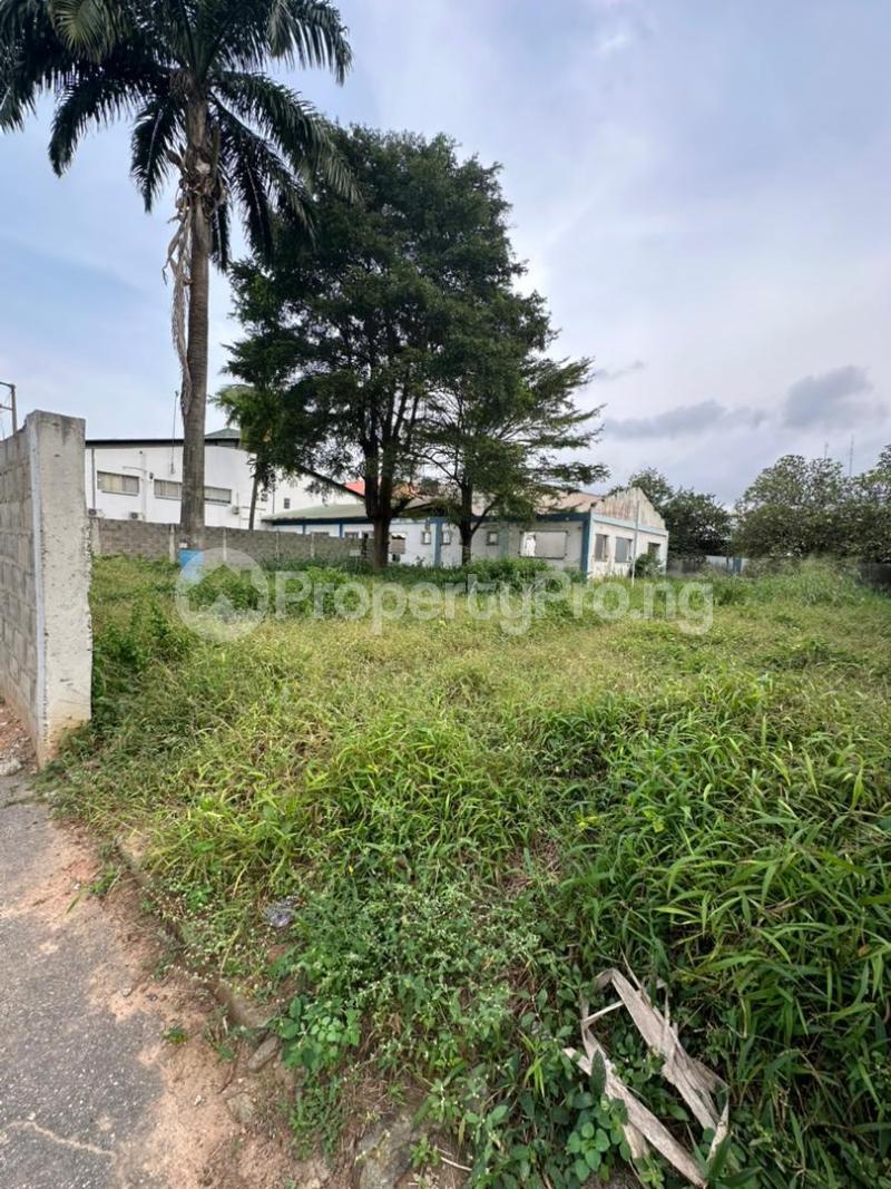 Land for sale Directly On Lateef Jakande Road, Ikeja Lagos
