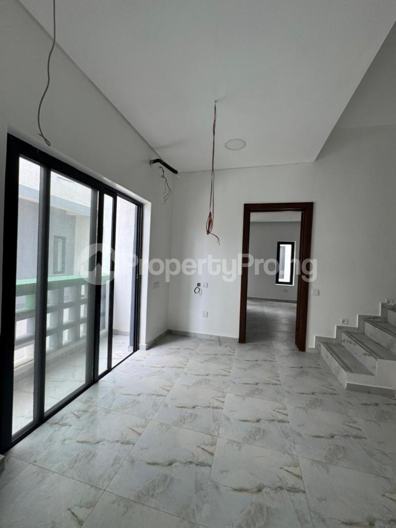 4 bedroom House for sale Admiralty Road Lekki Lagos
