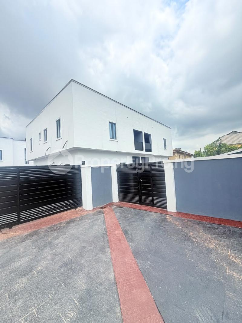 House for sale Magodo Kosofe/Ikosi Lagos
