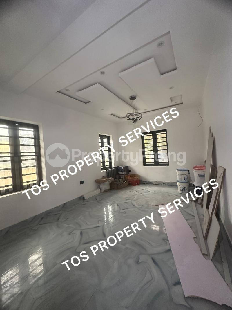 3 bedroom House for rent In An Estate In Yaba Yaba Lagos