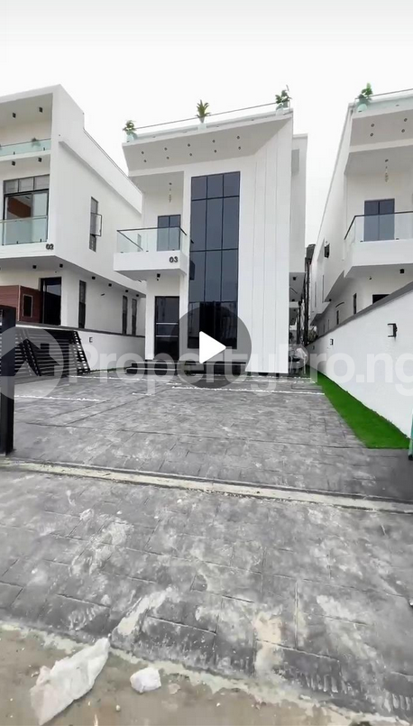 5 bedroom House for sale Location... Lekki Chevron Estate Chevron Lekki Lagos
