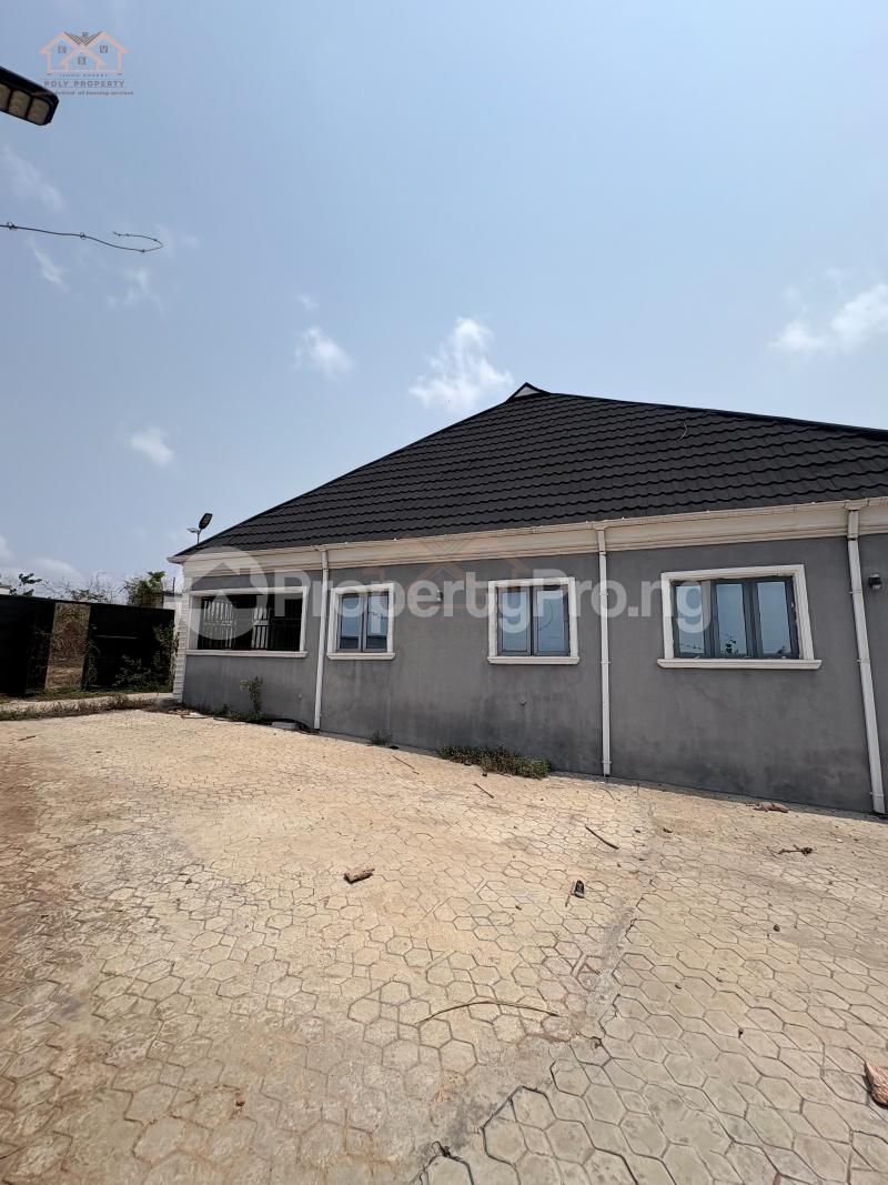 3 bedroom House for sale Tipper Garage , Akala Express Ibadan Oyo