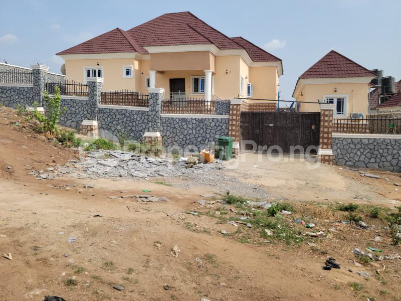 3 bedroom House for sale Along Von Garden Estate Road Lugbe Abuja
