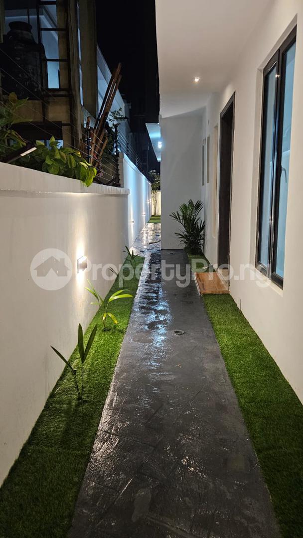 5 bedroom House for sale Alpha Beach Road Lekki Lagos