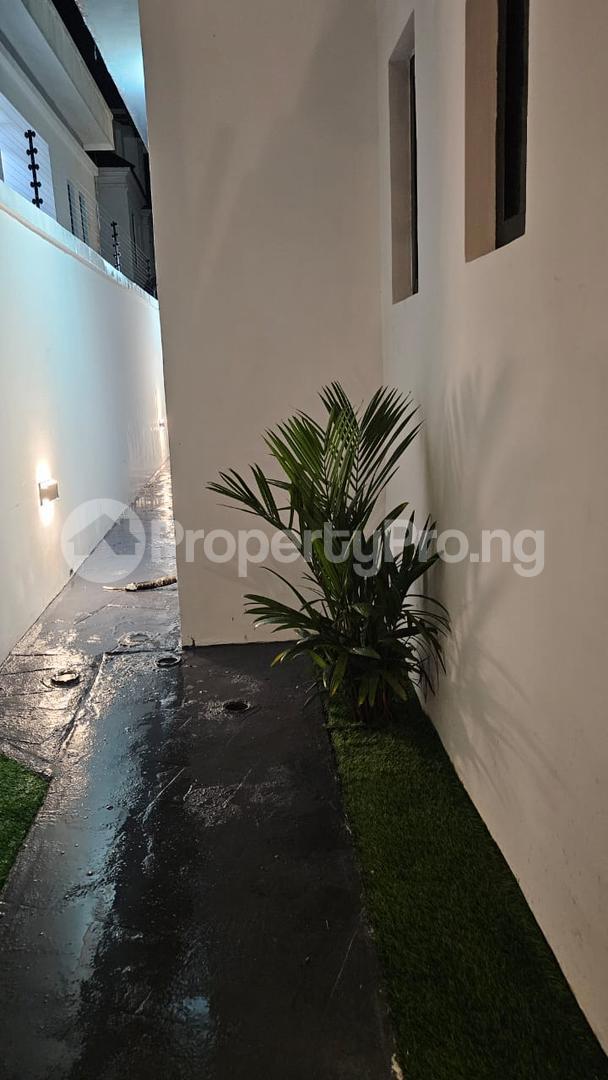 5 bedroom House for sale Alpha Beach Road Lekki Lagos