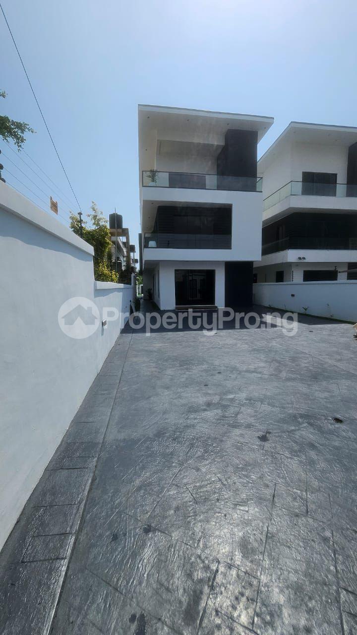5 bedroom House for sale Alpha Beach Road Lekki Lagos