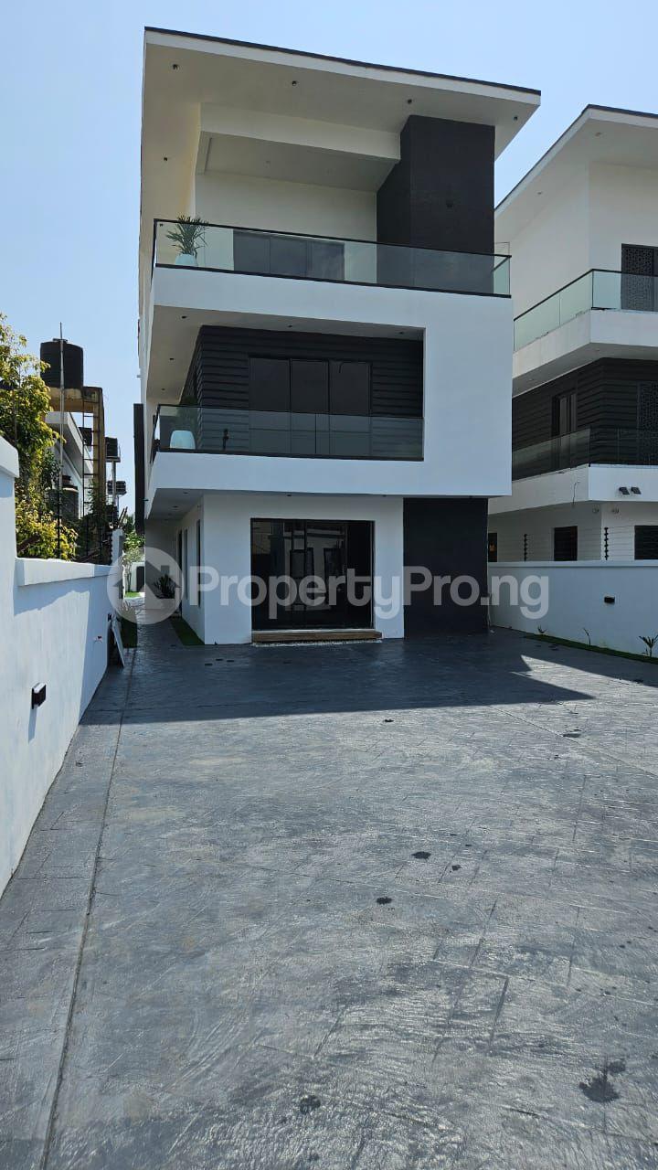 5 bedroom House for sale Alpha Beach Road Lekki Lagos
