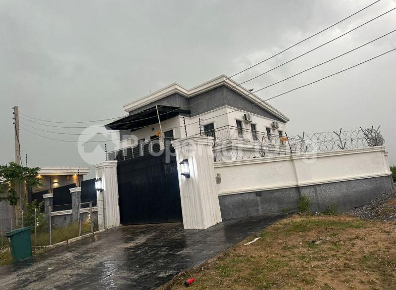5 bedroom House for sale Seaman Estate Lugbe Abuja