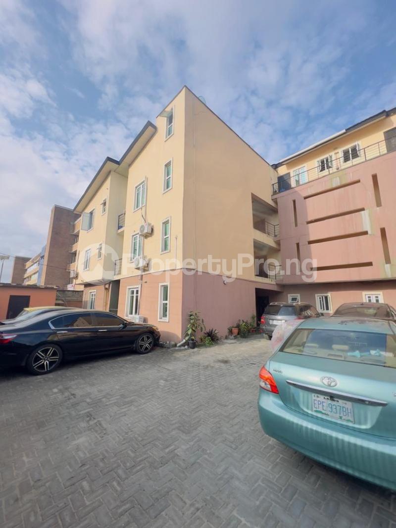 2 bedroom Flat / Apartment for sale Off Ologolo Road, Beside White Oak Estate, Ologolo Lekki Lagos