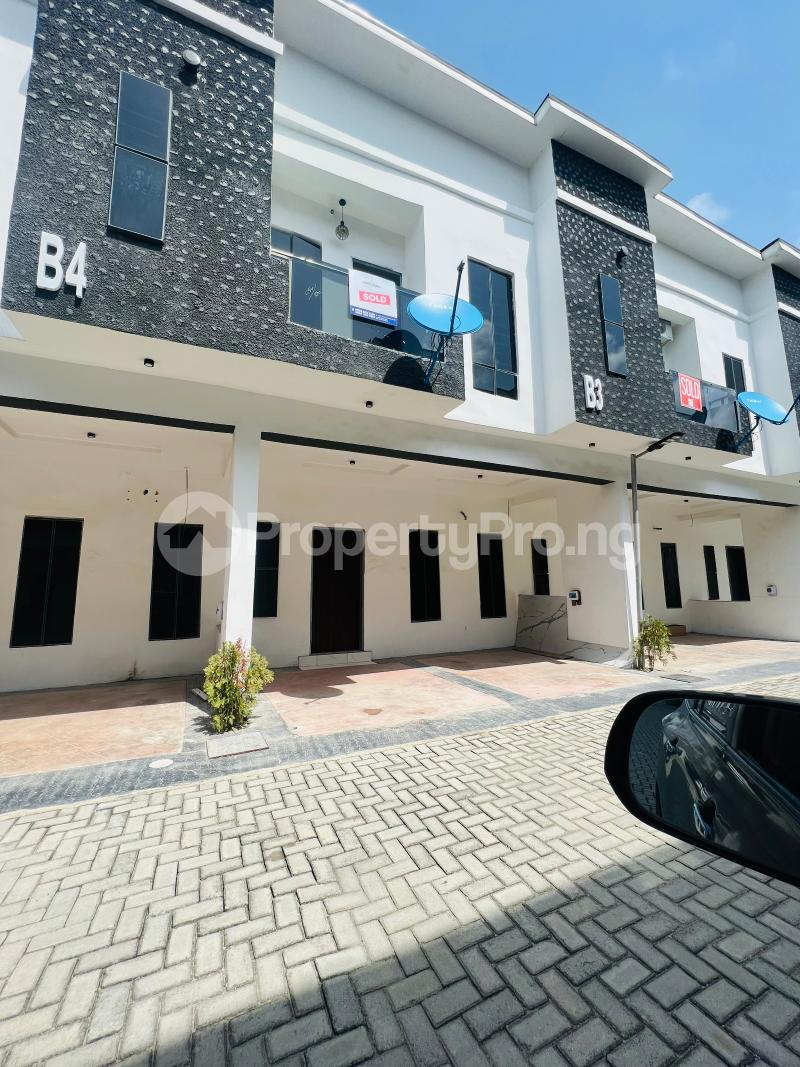 4 bedroom House for rent Orchid Road Along Lekki Expressway Lekki Lagos