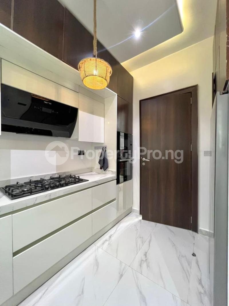 2 bedroom House for rent 1st Roundabout Lekki Lagos