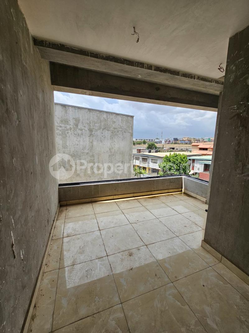 4 bedroom House for sale Bolanle Close Allen Avenue Ikeja Lagos - 0
