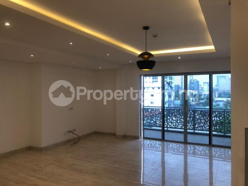 2 bedroom House for rent In A Mini Court Victoria Island Lagos