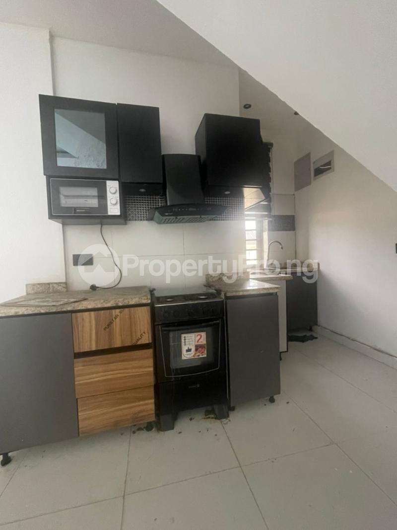 2 bedroom House for rent Ocean Breeze Estate,ologolo Lekki Lagos State. Ologolo Lekki Lagos