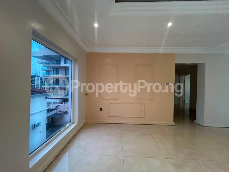 3 bedroom Flat / Apartment for rent Off Admiralty Way Lekki Phase 1, Lagos State. Lekki Phase 1 Lekki Lagos