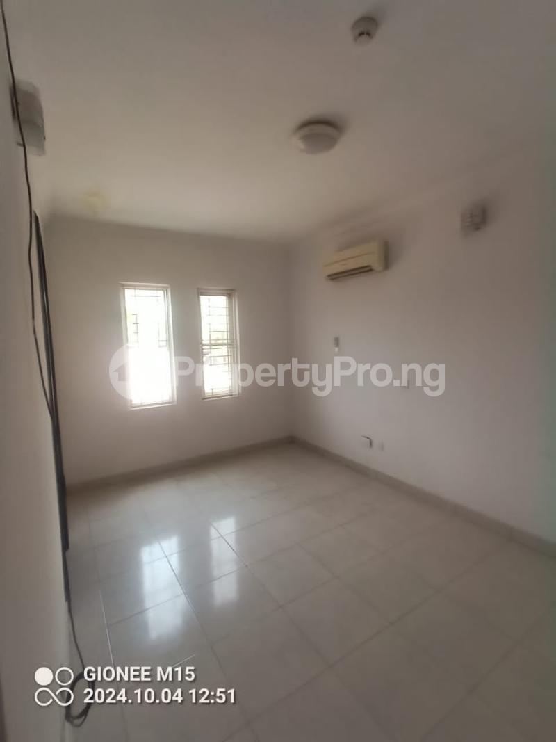 3 bedroom Flat / Apartment for rent  ONIRU Victoria Island Lagos